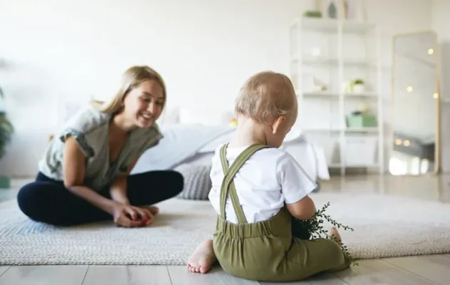 ลูกนั่งได้ตอนกี่เดือน? วิธีฝึกลูกลุก-นั่งเองอย่างถูกวิธี